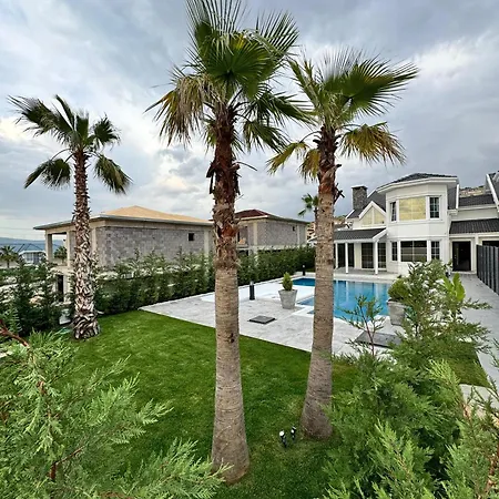 Villa Sunken Seated Fire Pit Villa!