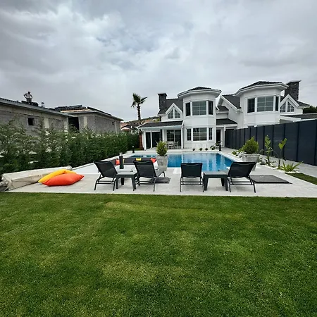 Villa Sunken Seated Fire Pit Villa! Foca