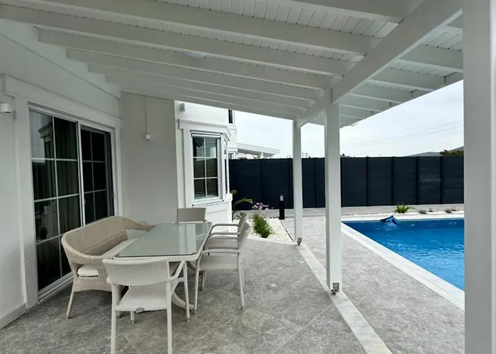 Sunken Seated Fire Pit Villa! *