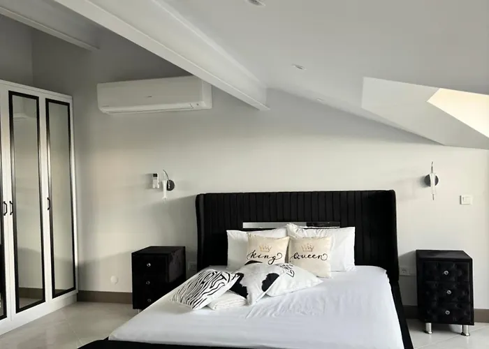 Villa Sunken Seated Fire Pit Villa! *