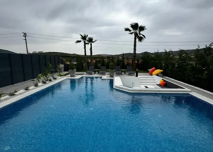 Villa Sunken Seated Fire Pit Villa! *