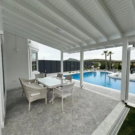 Villa Sunken Seated Fire Pit Villa! *