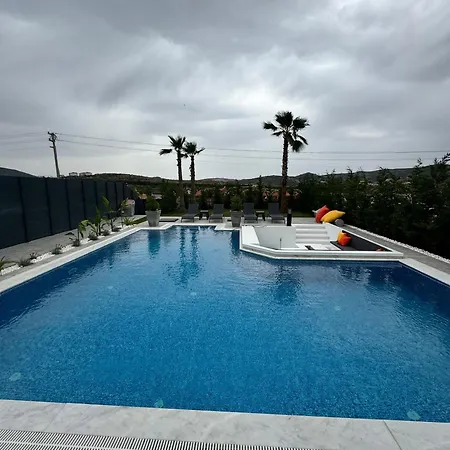 Villa Sunken Seated Fire Pit Villa! *