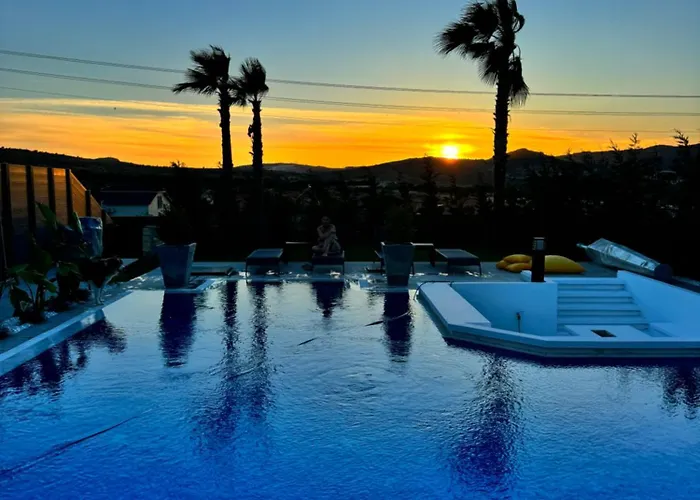 Sunken Seated Fire Pit Villa! * Foca